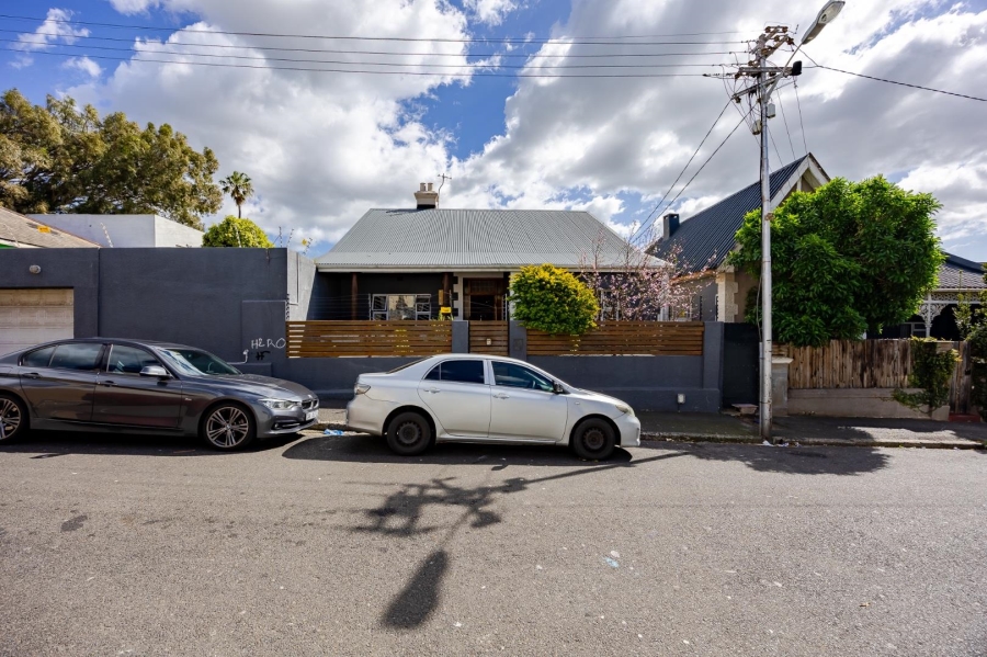 6 Bedroom Property for Sale in Woodstock Western Cape